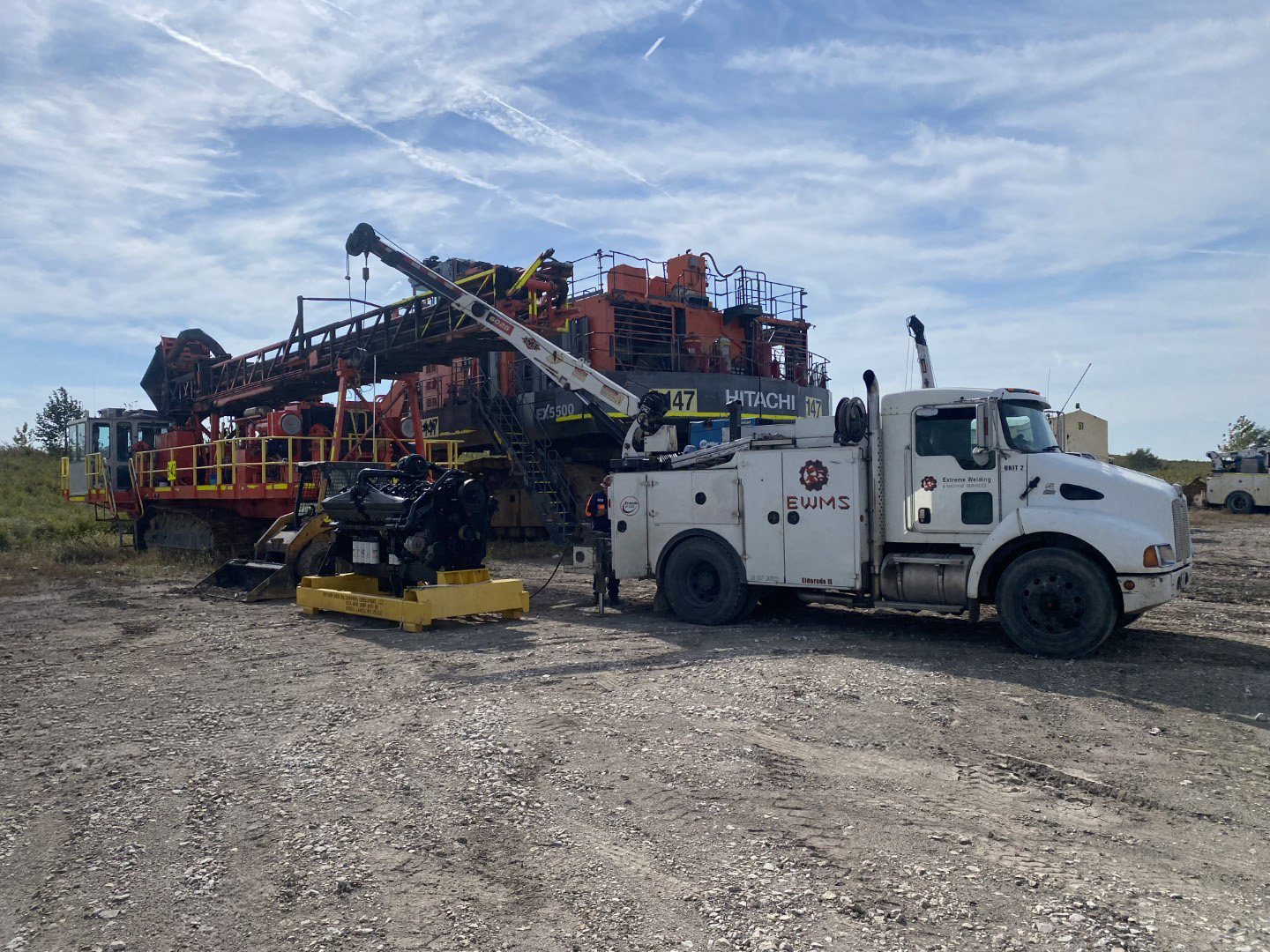 service truck repairing hitachi ex5500