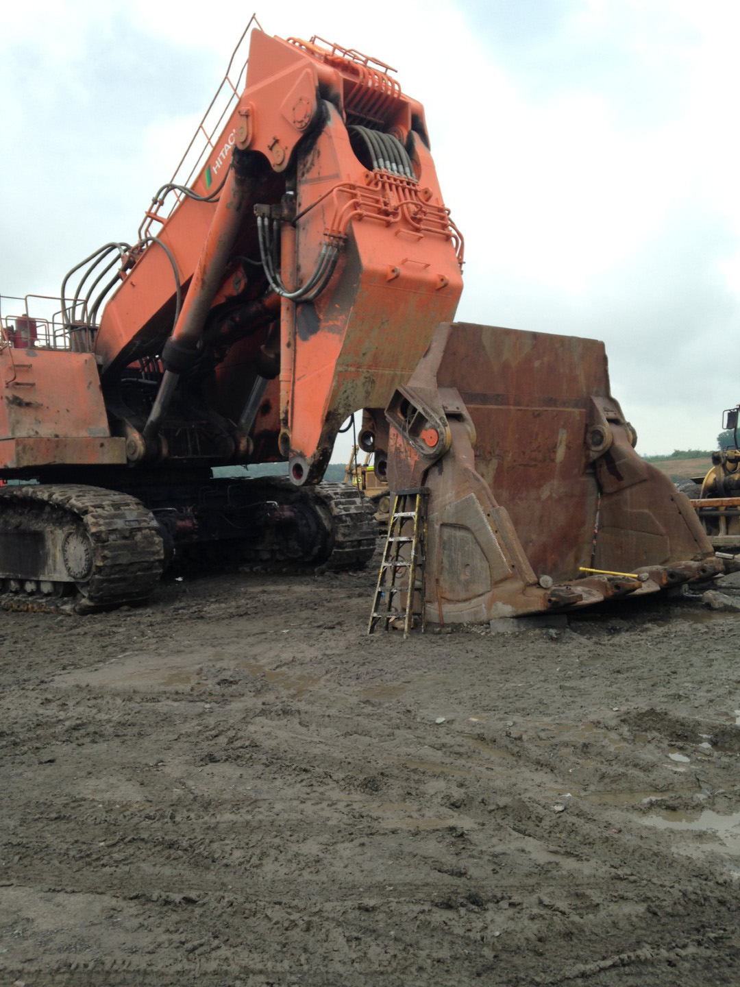 hitachi excavator bucket repair